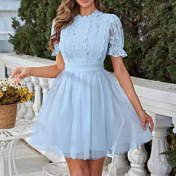 Luxe lace mock neck puff sleeve dress - Picture 2 of 10